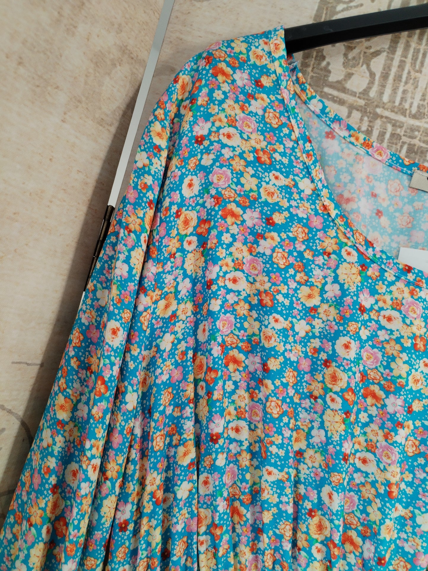 Sommerkleid mit Blumenmotiv